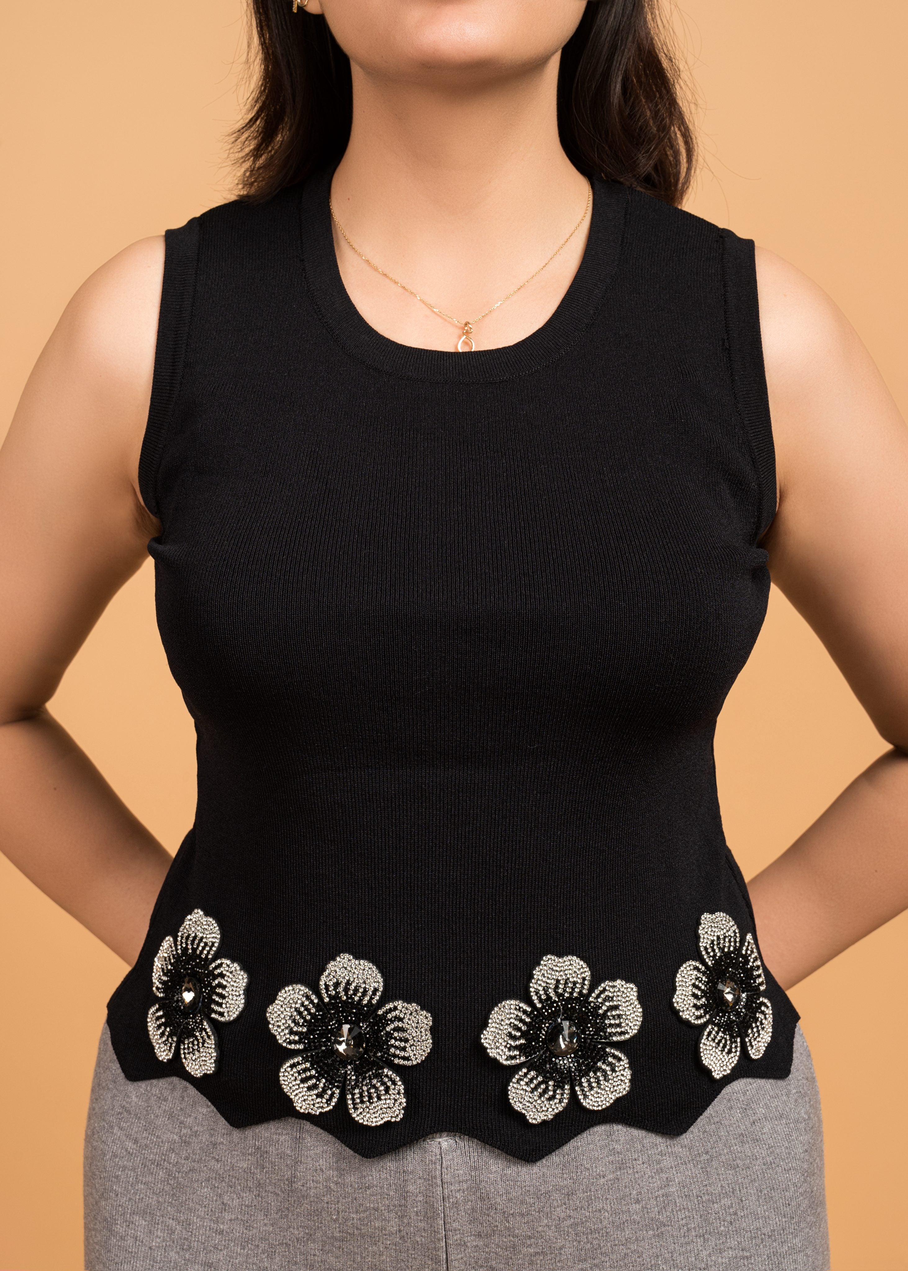 Midnight Bloom Scallop Knit – Free Size